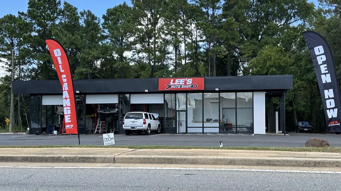 Lee's Auto Shop storefront